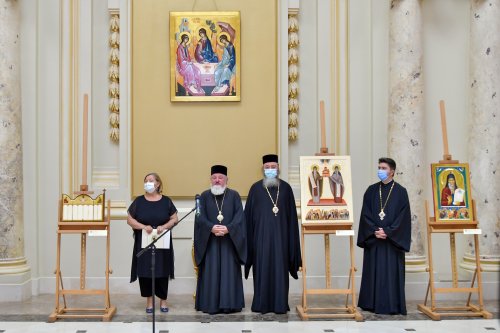 Premierea câștigătorilor celei de-a 10-a ediții a concursului „Icoana ortodoxă - lumina credinței” Poza 182445