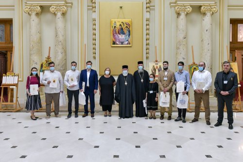 Premierea câștigătorilor celei de-a 10-a ediții a concursului „Icoana ortodoxă - lumina credinței” Poza 182448