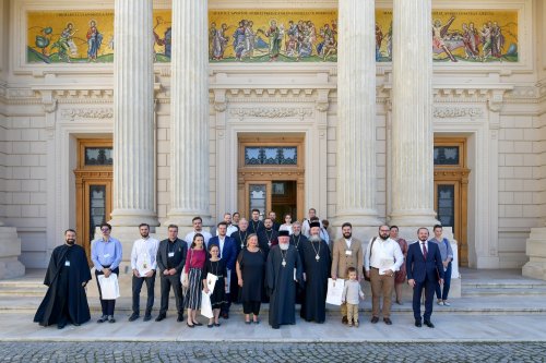 Premierea câștigătorilor celei de-a 10-a ediții a concursului „Icoana ortodoxă - lumina credinței” Poza 182449