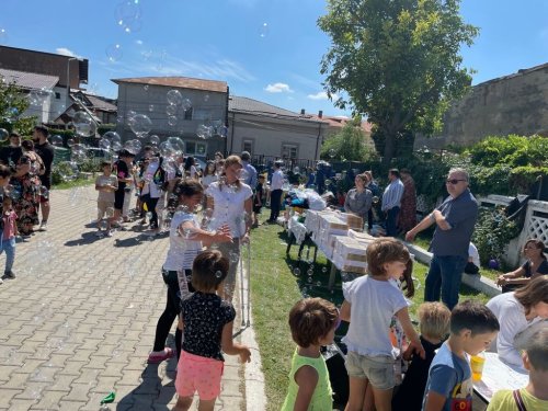 Sărbătoare a bucuriei începutului de an școlar pentru 600 de copii din București Poza 183110