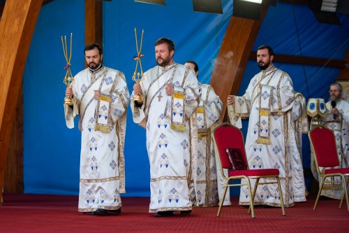 Binecuvântare arhierească la Altarul de vară de pe Colina Patriarhiei Poza 183249