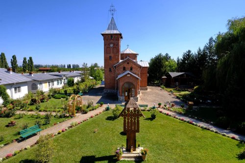 Grădina Maicii Domnului de la Mănăstirea Pissiota