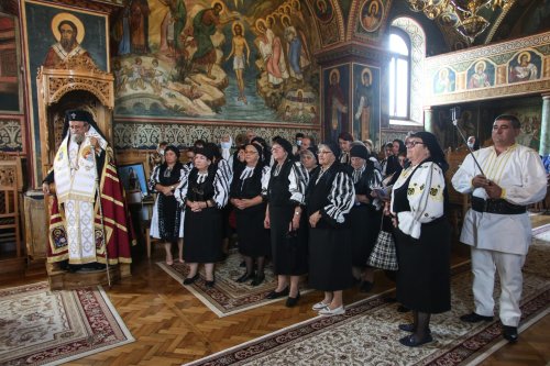 Sfântul Ierarh Andrei Şaguna a devenit ocrotitorul comunităţii din Ucea de Sus, judeţul Braşov Poza 183339