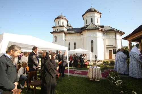 Hramul Schitului „Naşterea Maicii Domnului” din Bazna, judeţul Sibiu Poza 183525
