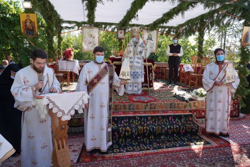 Sărbătorirea hramului și activități filantropice la Mănăstirea Cudalbi din judeţul Galaţi Poza 183534