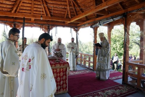 Slujire arhierească la mănăstirea argeșeană Slănic Poza 183515