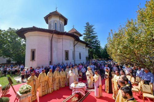 Sfinții Martiri Brâncoveni, noii ocrotitori ai unei biserici restaurate din Ilfov Poza 183833