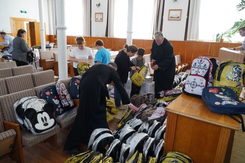 Arhiepiscopia Dunării de Jos oferă rechizite şcolare pentru 4.000 de copii