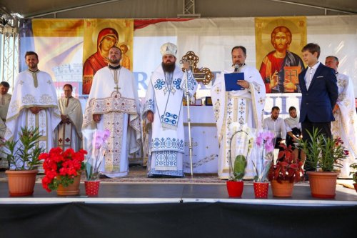 Biserica „Sfântul Ierarh Nicolae” din Ocna Dej a fost resfințită Poza 184052