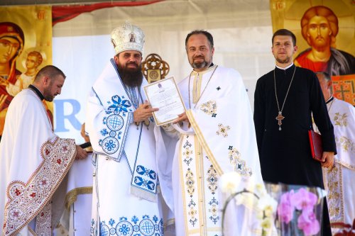 Biserica „Sfântul Ierarh Nicolae” din Ocna Dej a fost resfințită Poza 184053