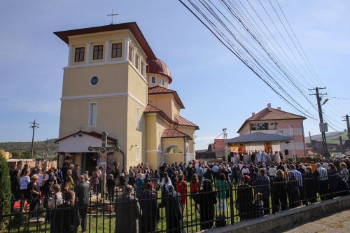 Biserica „Sfântul Ierarh Nicolae” din Ocna Dej a fost resfințită Poza 184054