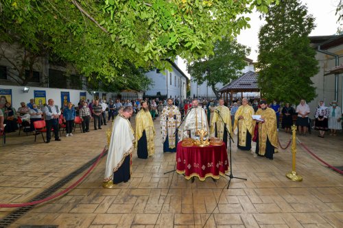 Pelerinajul de toamnă la Parohia „Sfântul Vasile cel Mare” de pe Calea Victoriei Poza 184132