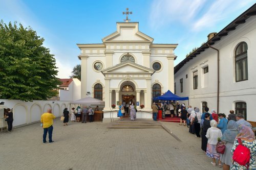 Pelerinajul de toamnă la Parohia „Sfântul Vasile cel Mare” de pe Calea Victoriei Poza 184133