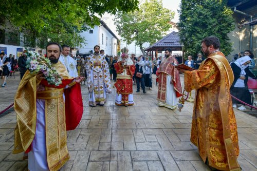 Pelerinajul de toamnă la Parohia „Sfântul Vasile cel Mare” de pe Calea Victoriei Poza 184145