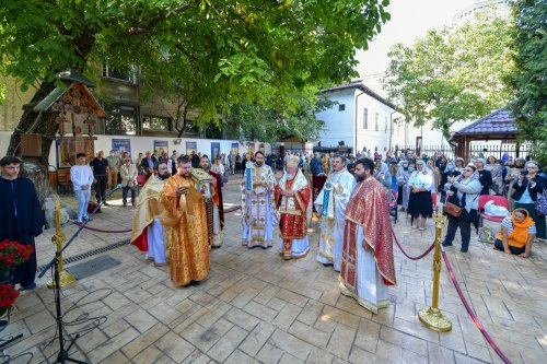 Pelerinajul de toamnă la Parohia „Sfântul Vasile cel Mare” de pe Calea Victoriei Poza 184163