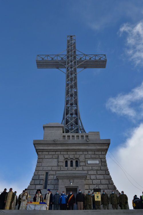Crucea Eroilor Neamului de la Caraiman, simbol al jertfei și învierii Poza 184308