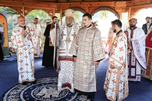 Sărbătoare la Mănăstirea „Înălţarea  Sfintei Cruci” din Sădinca, judeţul Sibiu Poza 184341