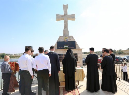 Sfințirea unei cruci dedicate martiriului Sfântului Sava la râul Buzău