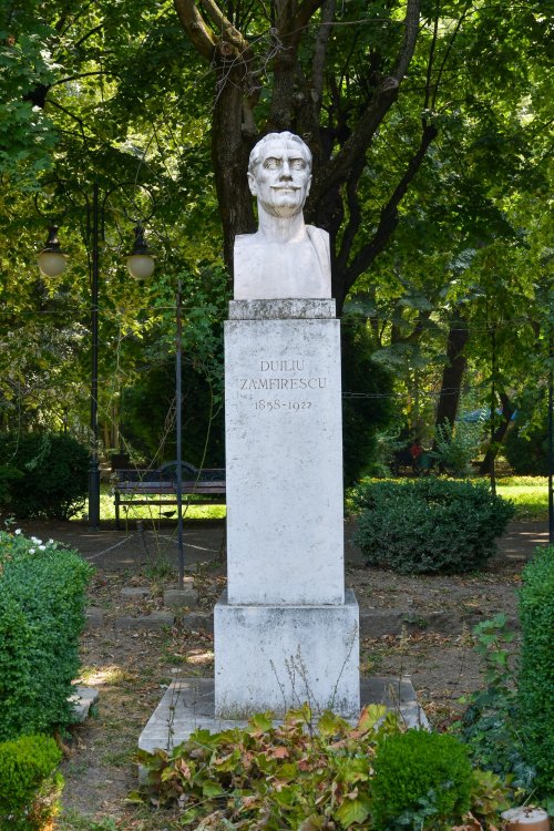 Bucureștiul are un monument pe kilometru pătrat Poza 184560