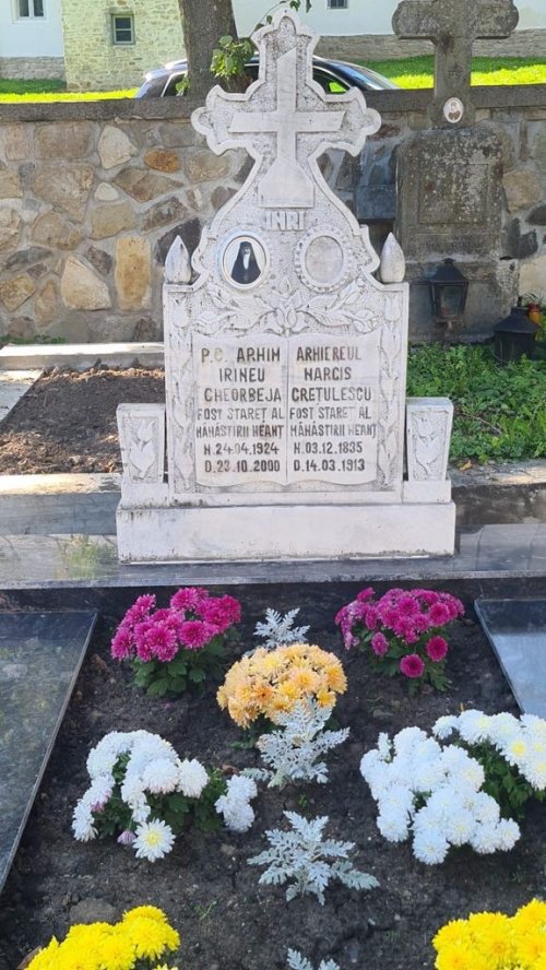 Trei arhierei şi popasul lor în cimitirul Mănăstirii Neamţ înaintea judecăţii din urmă Poza 184472