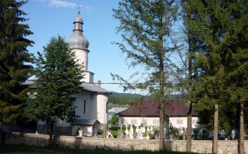 Trei arhierei şi popasul lor în cimitirul Mănăstirii Neamţ înaintea judecăţii din urmă Poza 184473