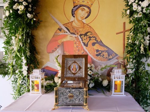 Un Altar de vară și o nouă raclă, sfințite la o parohie ilfoveană Poza 184692