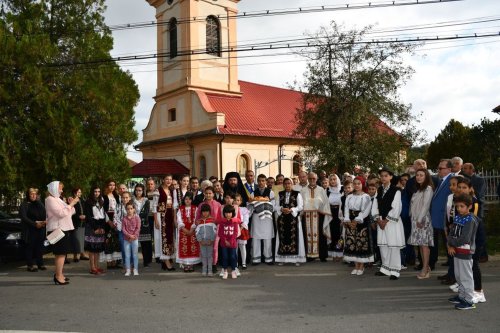 Reuniune a fiilor satului la Dalboșeț, județul Caraș-Severin Poza 184896