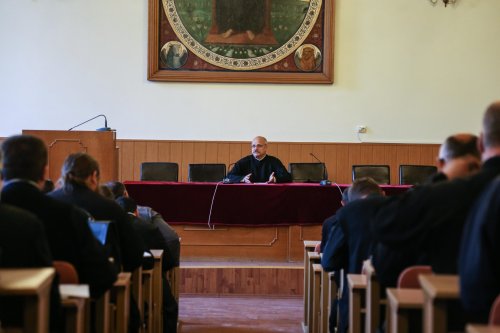 Cursuri la Sibiu pentru obţinerea gradelor profesionale în preoţie Poza 185003