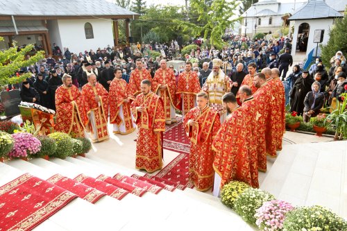 Înnoire și binecuvântare de ziua Sfântului Ierarh Teodosie în Vrancea  Poza 185091