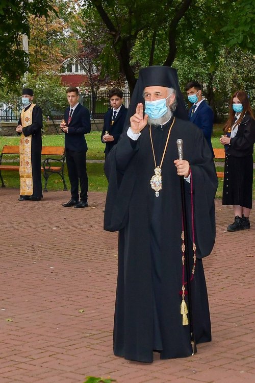 Episcopul Nifon Niculescu s-a întors pentru vremelnica odihnă în ctitoria sa din Galaţi Poza 185267