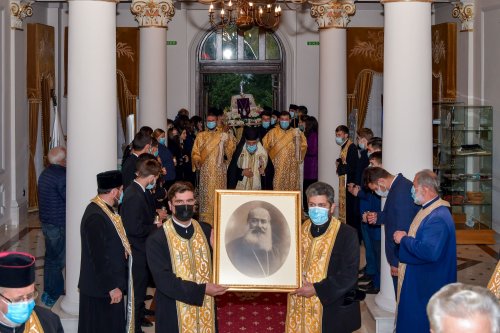 Episcopul Nifon Niculescu s-a întors pentru vremelnica odihnă în ctitoria sa din Galaţi Poza 185292