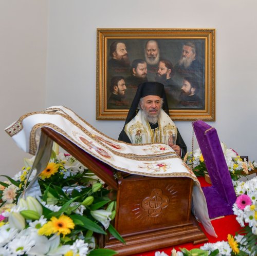 Episcopul Nifon Niculescu s-a întors pentru vremelnica odihnă în ctitoria sa din Galaţi Poza 185301