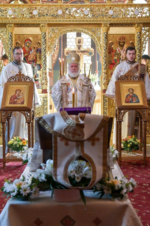 Sfânta Liturghie, Parastas și simpozion pentru Episcopul Nifon Niculescu al Dunării de Jos Poza 185333