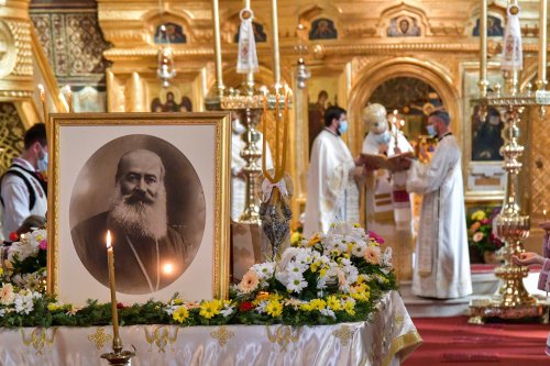 Osemintele Episcopului Nifon Niculescu au fost așezate în cripta ctitoriei sale Poza 185543