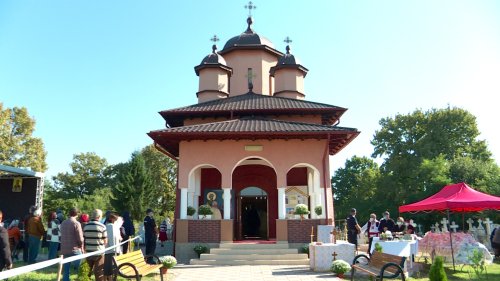 A fost sfințită biserica Parohiei Țipărești, judeţul Prahova Poza 185727
