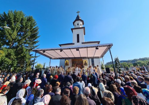 Biserica „Adormirea Maicii Domnului” din Cluj-Napoca, resfințită la 60 de ani de la târnosire Poza 185652