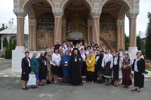 Întrunire aniversară a Asociației Femeilor Ortodoxe Române din Episcopia Oradiei Poza 185922