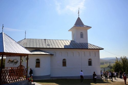 Biserica Parohiei Bocnița a fost târnosită de IPS Părinte Mitropolit Teofan Poza 186621