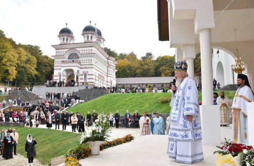 Sărbătoare la Mănăstirea „Acoperământul Maicii Domnului” de la Florești, Cluj Poza 186516