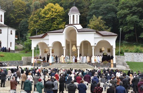 Sărbătoare la Mănăstirea „Acoperământul Maicii Domnului” de la Florești, Cluj Poza 186520