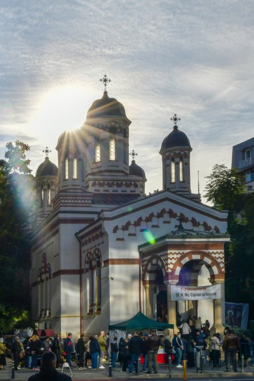 Sfântul Sfinţit Mucenic Ciprian, sărbătorit la Biserica Zlătari din Bucureşti Poza 186575