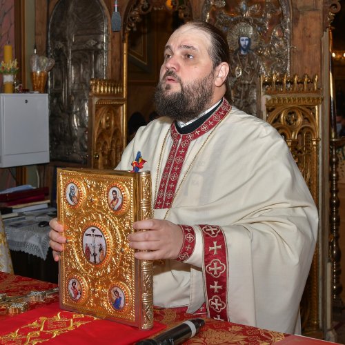 Sfântul Sfinţit Mucenic Ciprian, sărbătorit la Biserica Zlătari din Bucureşti Poza 186576