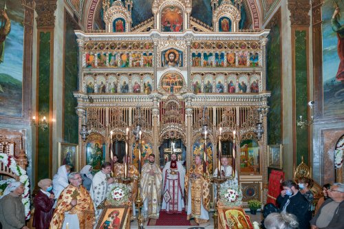 Sfântul Sfinţit Mucenic Ciprian, sărbătorit la Biserica Zlătari din Bucureşti Poza 186602