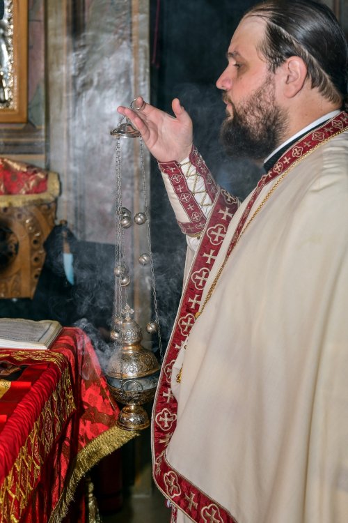 Sfântul Sfinţit Mucenic Ciprian, sărbătorit la Biserica Zlătari din Bucureşti Poza 186607