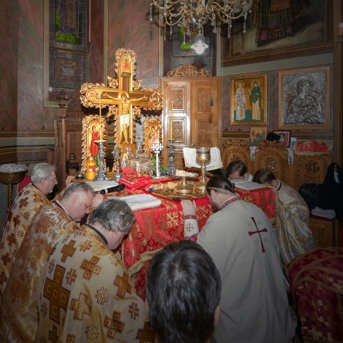Sfântul Sfinţit Mucenic Ciprian, sărbătorit la Biserica Zlătari din Bucureşti Poza 186608
