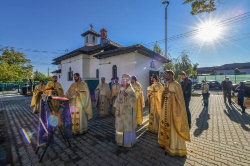 Lumina sfinţeniei pentru o nouă biserică în Chitila Poza 186643