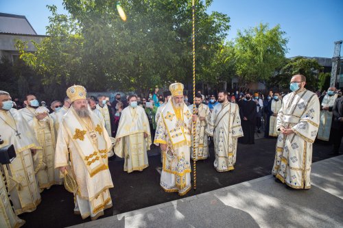 Veșmânt de har pentru biserica Parohiei Brâncuși din Capitală Poza 186785