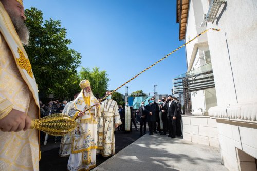 Veșmânt de har pentru biserica Parohiei Brâncuși din Capitală Poza 186788