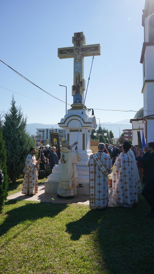 Sărbătoare la Biserica „Sfinții Apostoli Petru și Pavel” din Ghimbav Poza 186888