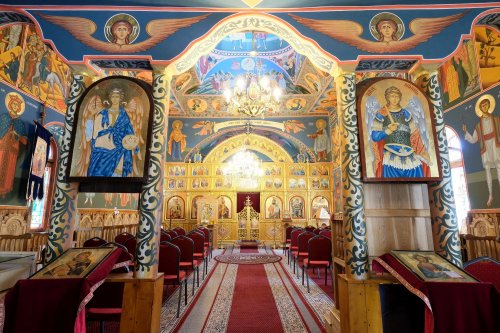 Tradiție și înnoire la biserica din satul Poienarii Apostoli Poza 186933